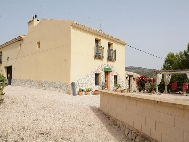 6 Bedroom 2 Bathroom Finca in La Romana