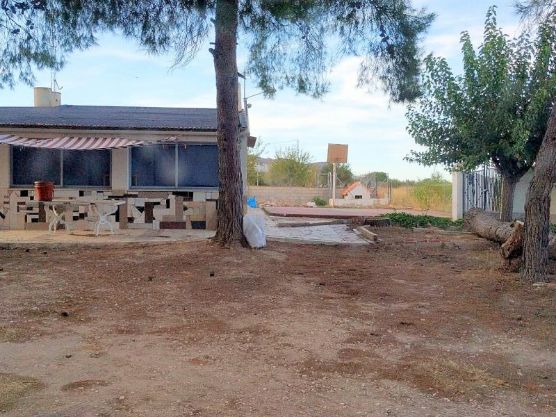4 Bedroom 2 Bathroom Villa in Sax