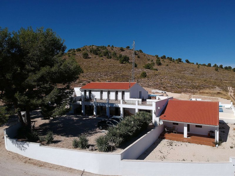 8 Bedroom 6 Bathroom Villa in Alguena
