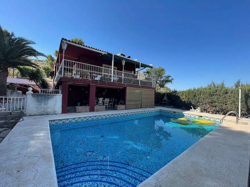 6 Bedroom 3 Bathroom Villa in Elda
