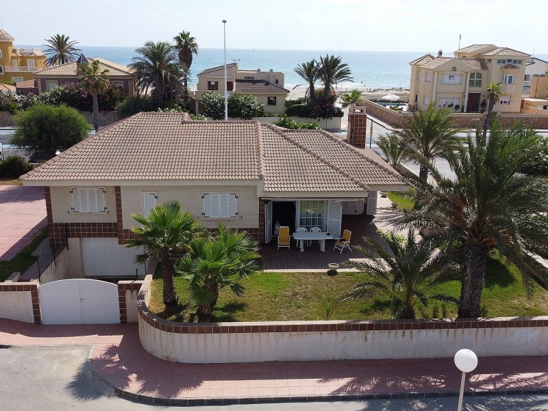 4 Bedroom 3 Bathroom Villa in La Manga del Mar Menor