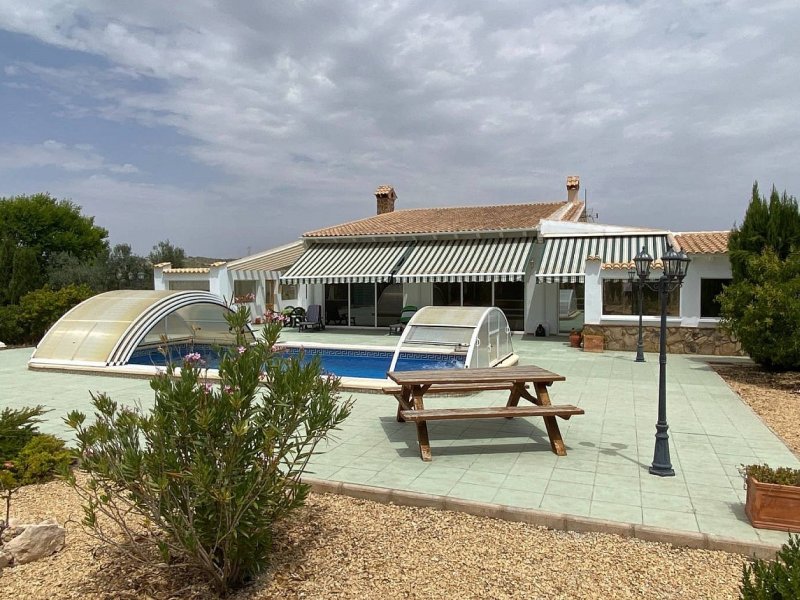 3 Bedroom 3 Bathroom Villa in Sax