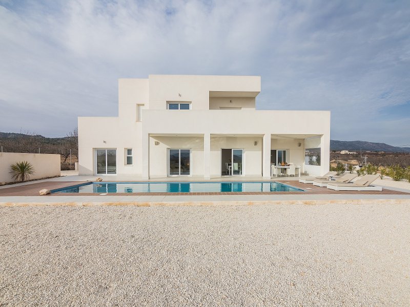 4 Bedroom 5 Bathroom Villa in Aspe