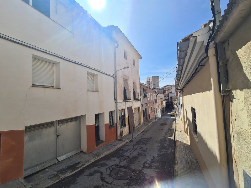 4 Bedroom 2 Bathroom Townhouse in Sax