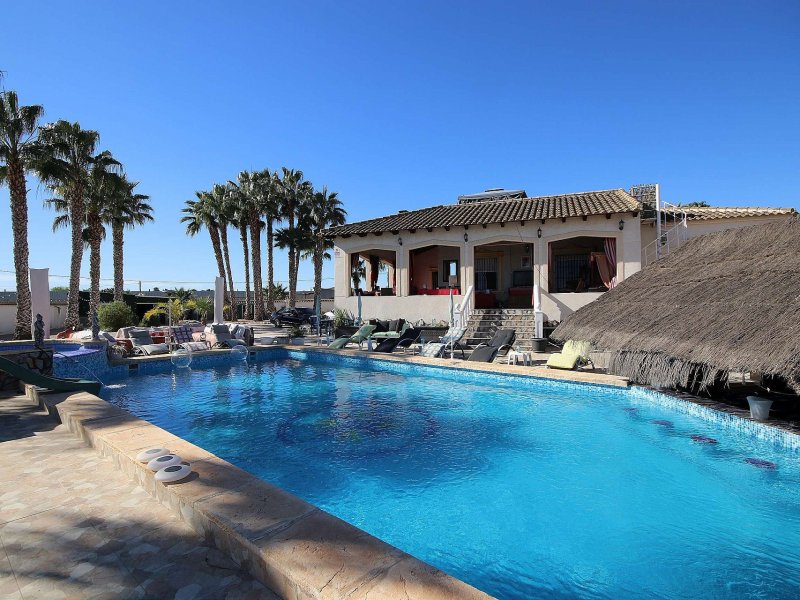 7 Bedroom 3 Bathroom Villa in Catral