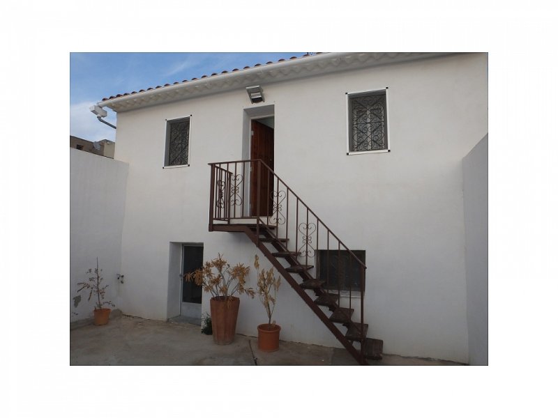 5 Bedroom 2 Bathroom Townhouse in Pinoso