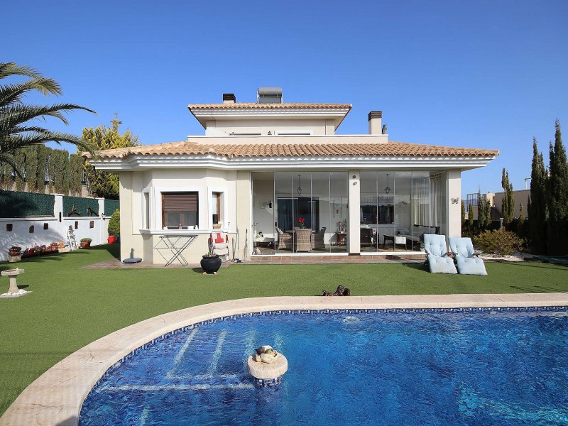 4 Bedroom 3 Bathroom Villa in Monovar