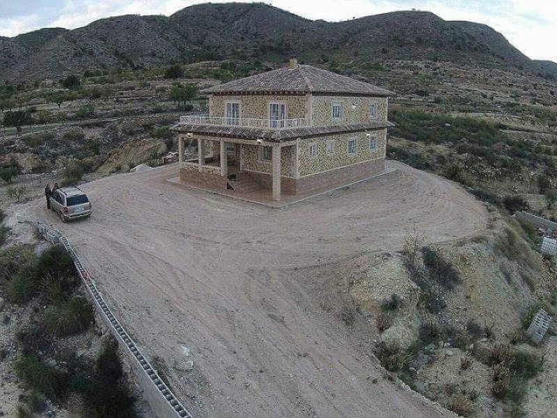 5 Bedroom 3 Bathroom Villa in Macisvenda