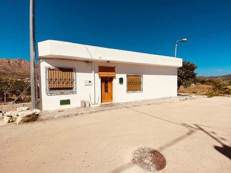 4 Bedroom 1 Bathroom Villa in Macisvenda