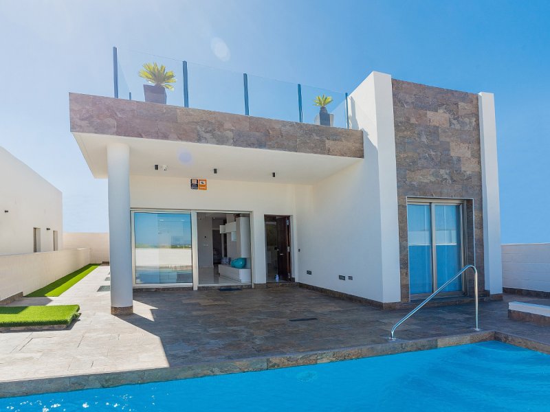 3 Bedroom 2 Bathroom Villa in Villamartin