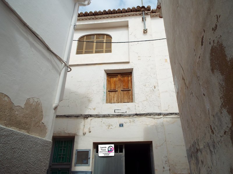 6 Bedroom 1 Bathroom Townhouse in Teresa De Cofrentes