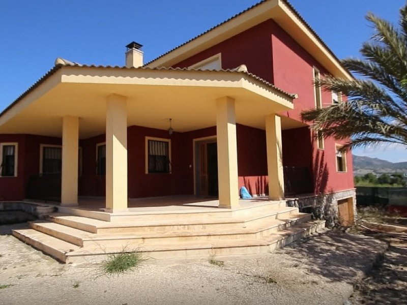5 Bedroom 3 Bathroom Villa in Salinas