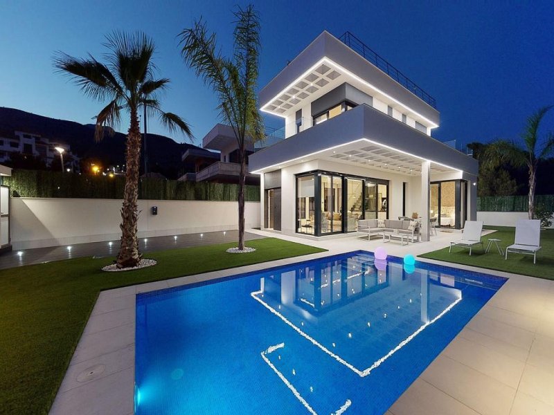 3 Bedroom 3 Bathroom Villa in Benidorm