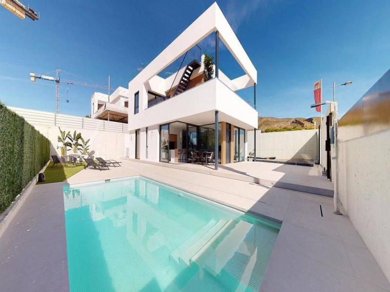 3 Bedroom 3 Bathroom Villa in Benidorm