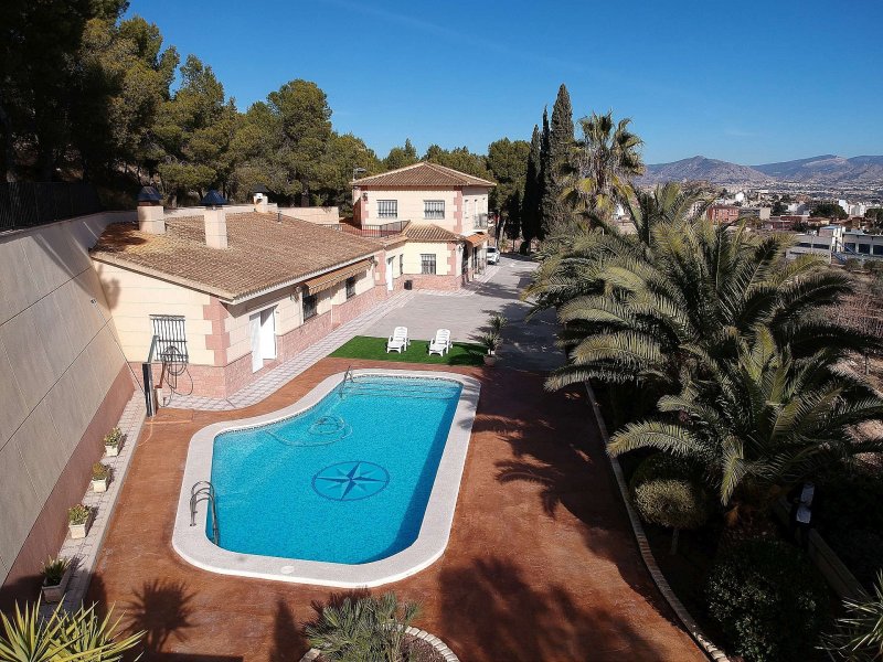 5 Bedroom 3 Bathroom Villa in Monovar
