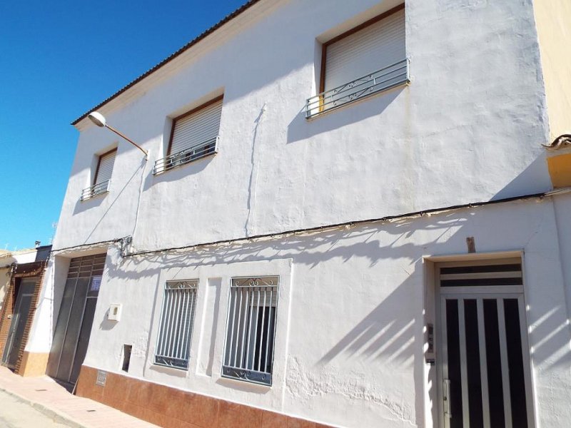4 Bedroom 3 Bathroom Apartment in Caudete