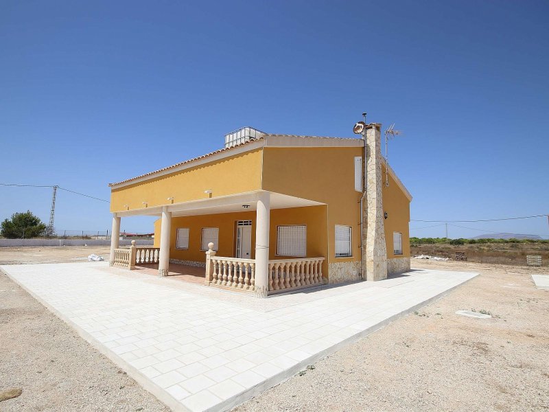 4 Bedroom 2 Bathroom Villa in El Altet