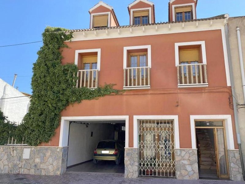 6 Bedroom 3 Bathroom Townhouse in Caudete