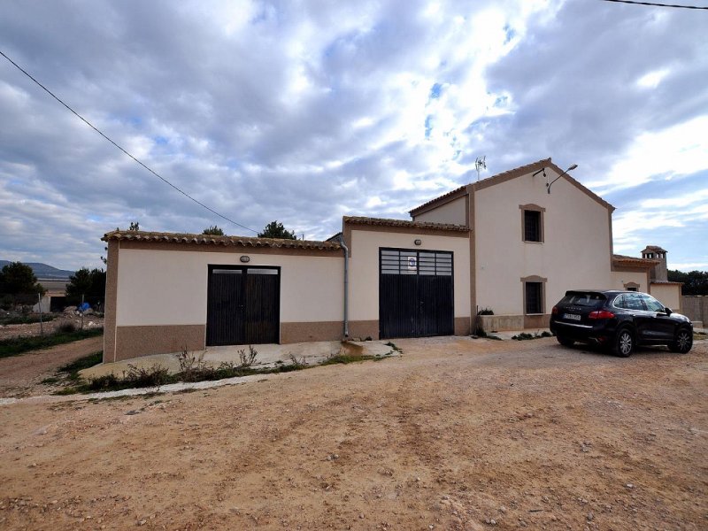 4 Bedroom 2 Bathroom Country house in Yecla