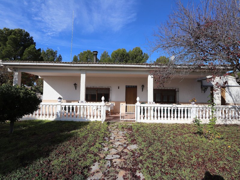 6 Bedroom 2 Bathroom Villa in Yecla
