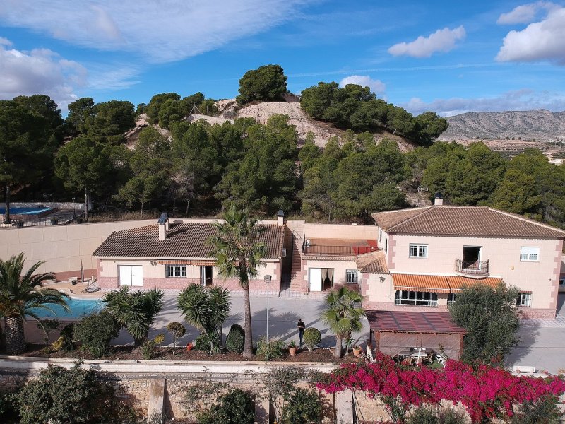 6 Bedroom 3 Bathroom Villa in Monovar