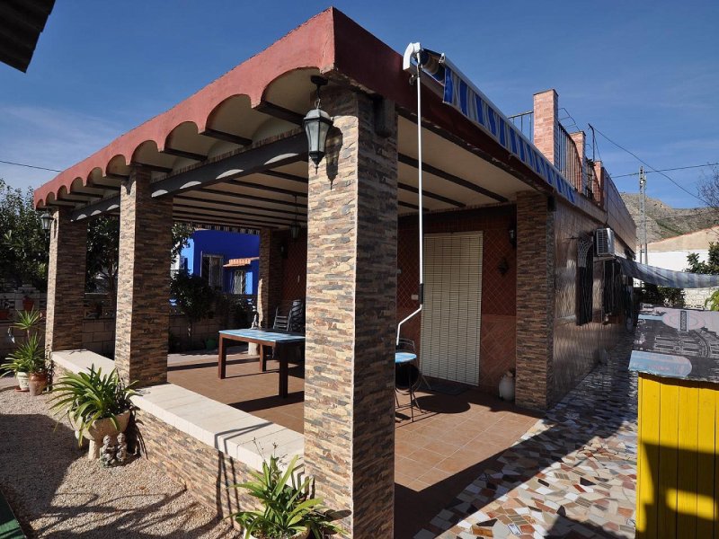 3 Bedroom 2 Bathroom Villa in Villena