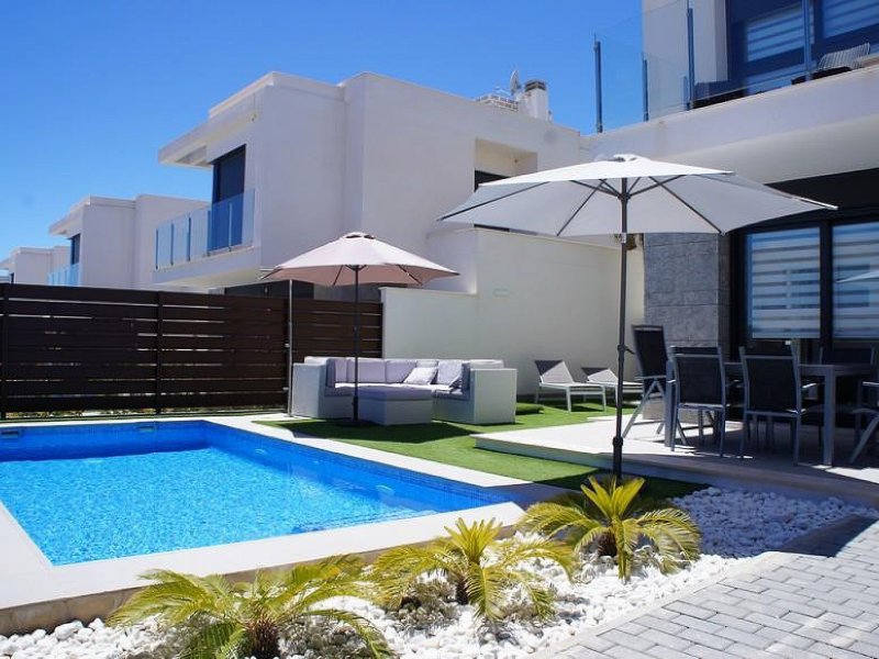2 Bedroom 2 Bathroom Villa in Los Montesinos