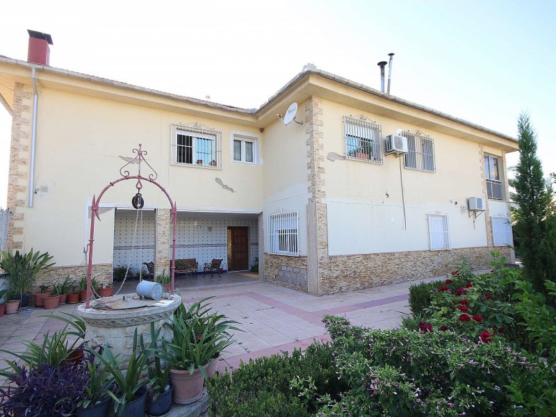 9 Bedroom 4 Bathroom Villa in Monovar