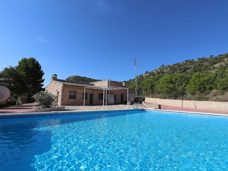 5 Bedroom 1 Bathroom Villa in Yecla
