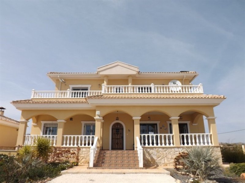 4 Bedroom 3 Bathroom Villa in Pinoso