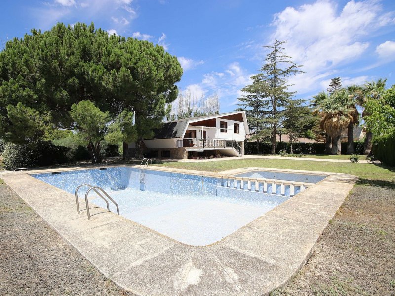 5 Bedroom 2 Bathroom Villa in Petrer
