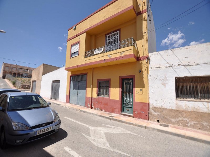 4 Bedroom 3 Bathroom Townhouse in Sax
