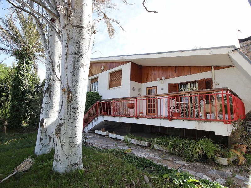 4 Bedroom 2 Bathroom Villa in Petrer