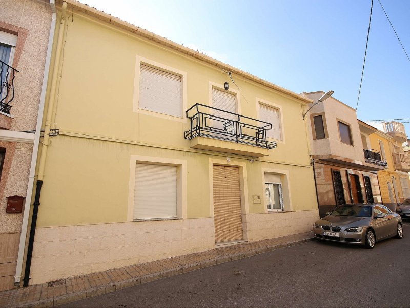 6 Bedroom 1 Bathroom Village house in Villena