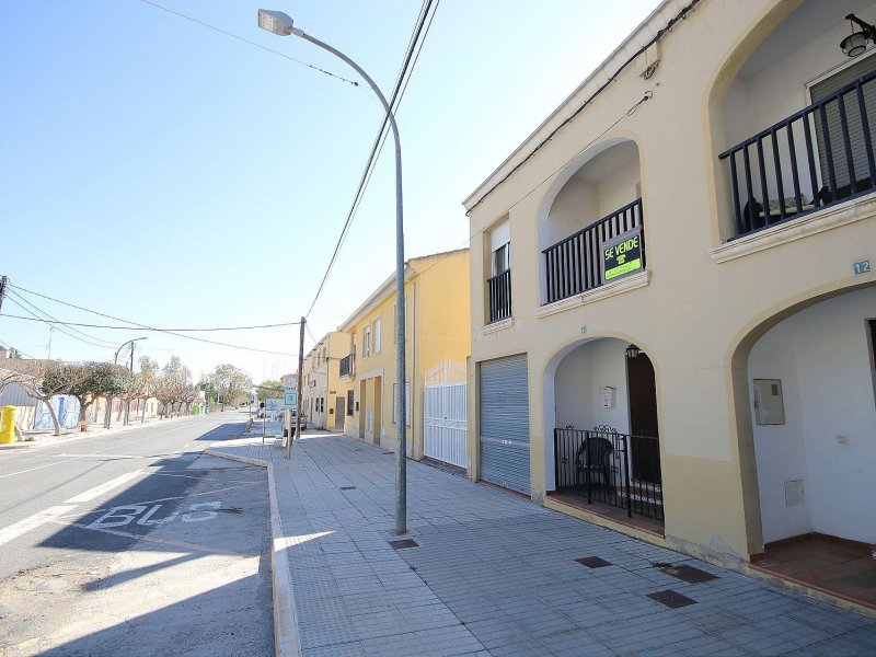 4 Bedroom 2 Bathroom Village house in Villena
