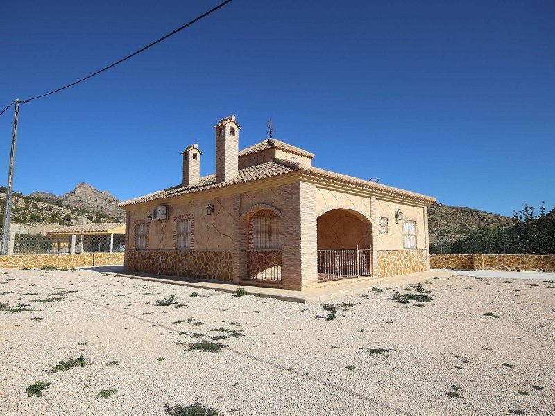 3 Bedroom 2 Bathroom Villa in Fortuna