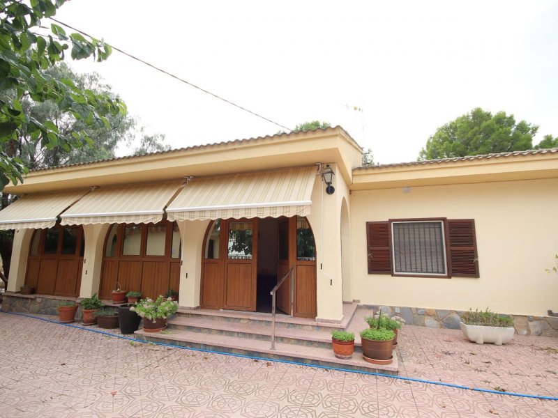4 Bedroom 1 Bathroom Villa in Sax