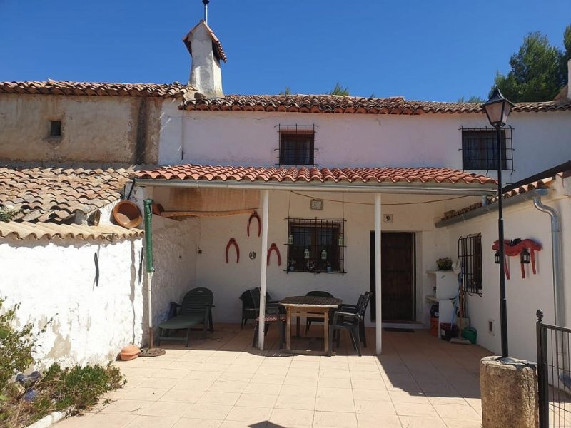 3 Bedroom 2 Bathroom Country house in Alpera