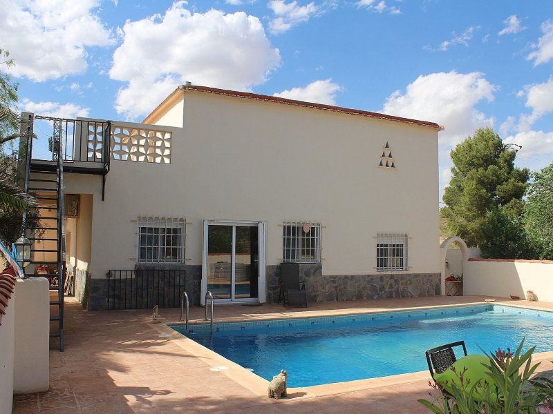 4 Bedroom 2 Bathroom Villa in Yecla