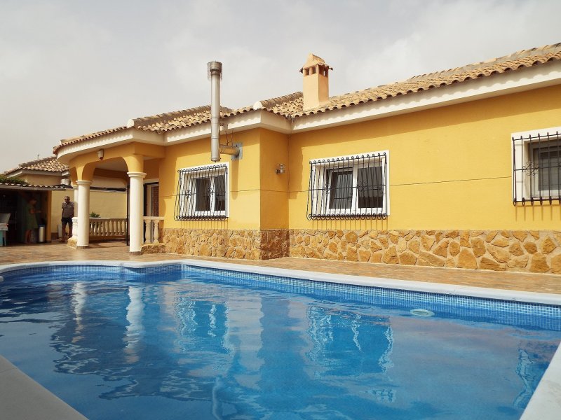 4 Bedroom 2 Bathroom Villa in Roldan