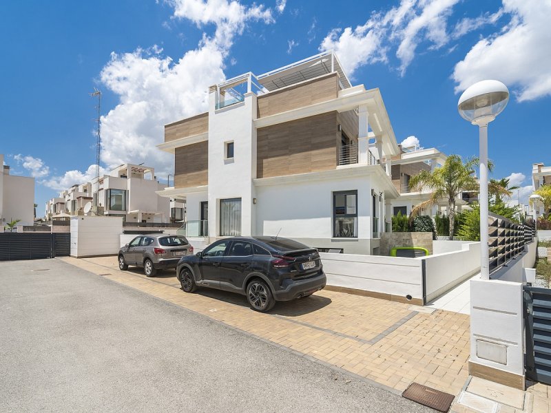 4 Bedroom 4 Bathroom Villa in Quesada