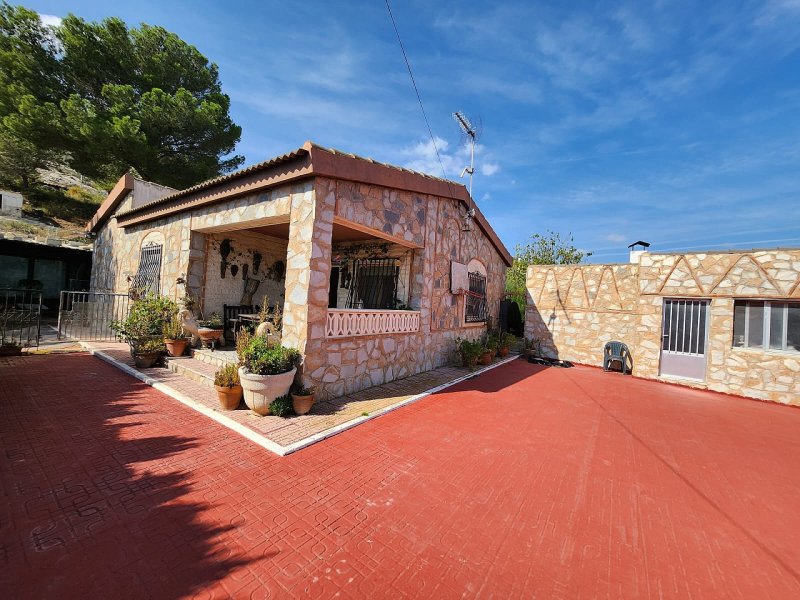 3 Bedroom 2 Bathroom Villa in Elda