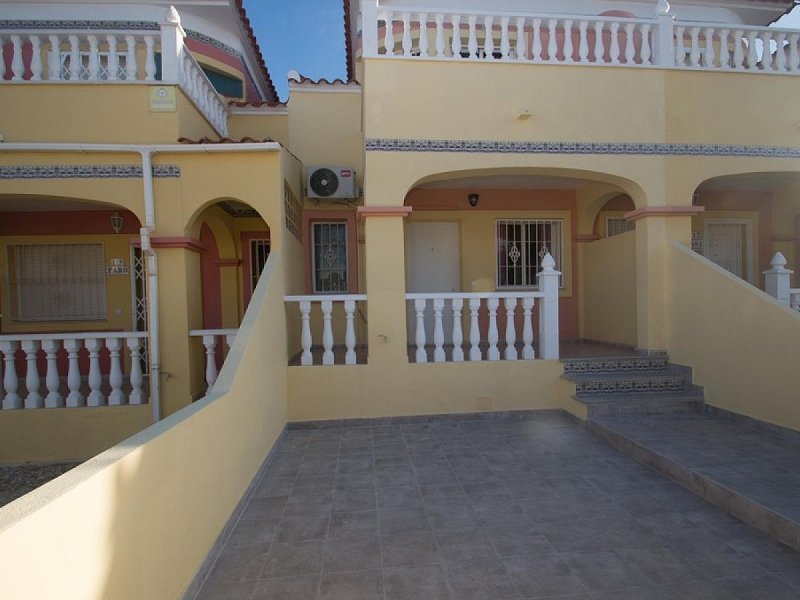 3 Bedroom 3 Bathroom Semi-detached in Villamartin
