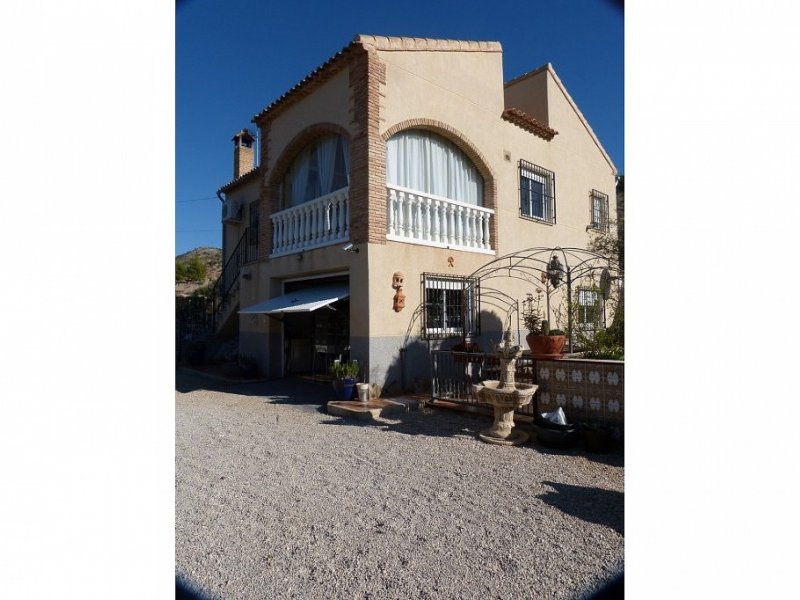 3 Bedroom 2 Bathroom Villa in Fortuna