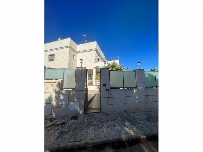 5 Bedroom 4 Bathroom Villa in La Zenia