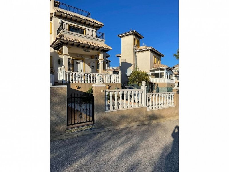 2 Bedroom 1 Bathroom Villa in Villamartin