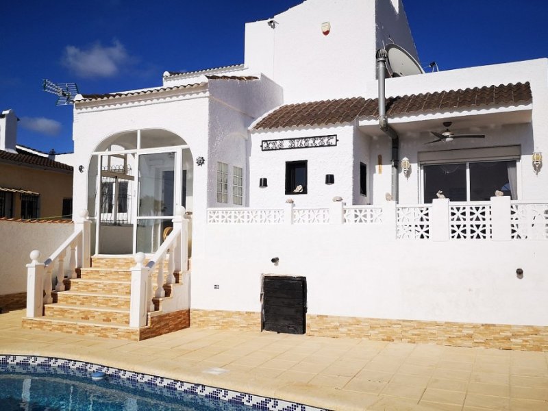 4 Bedroom 2 Bathroom Villa in Torrevieja