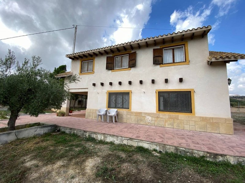 4 Bedroom 1 Bathroom Villa in Sax