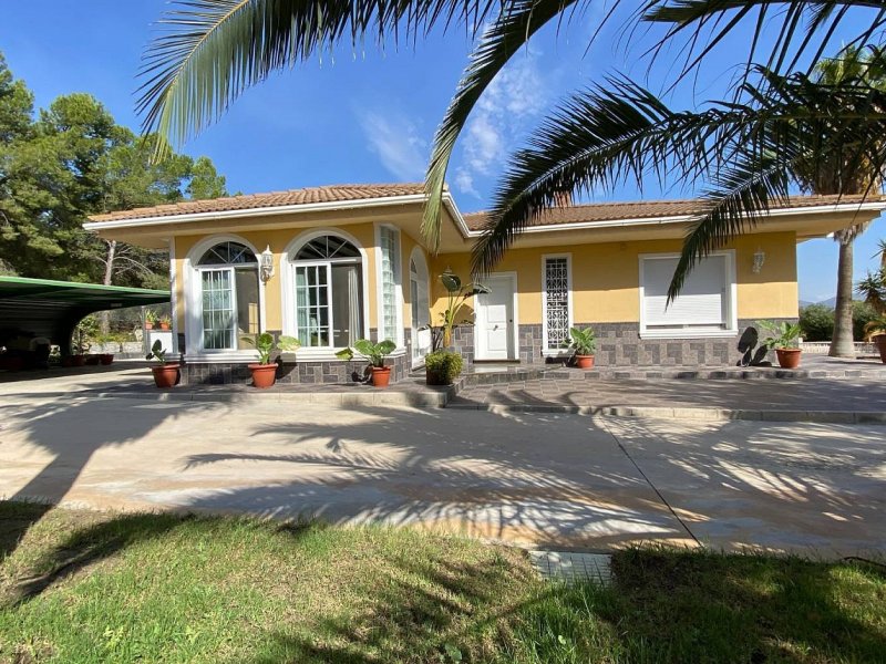 4 Bedroom 2 Bathroom Villa in Elda