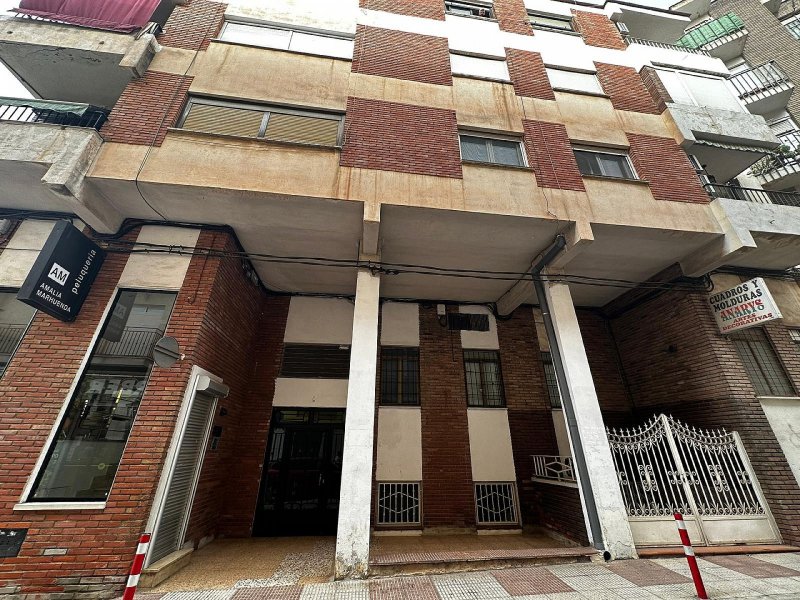 3 Bedroom 1 Bathroom Apartment in Sax